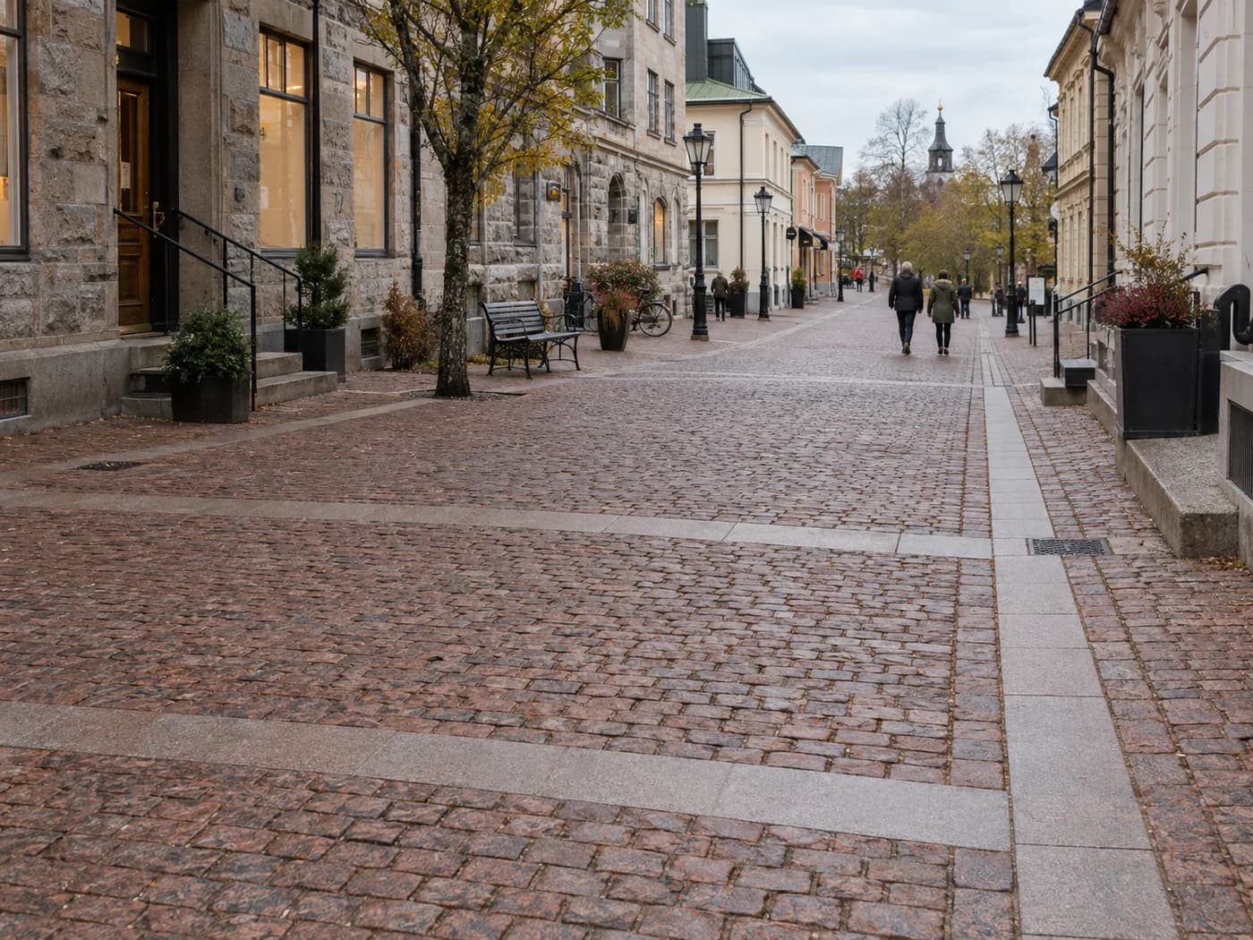 Carpazi — Tokovsky-granit med varm rödbrun karaktär för gatsten, torg och hållbara offentliga ytor.